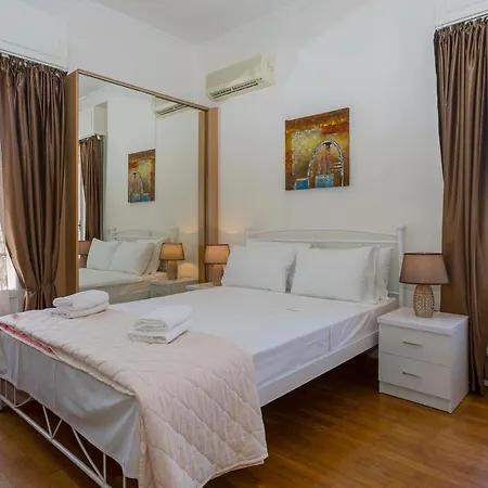 Garitsa Nest Apartmán *