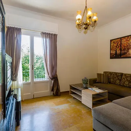 Garitsa Nest *