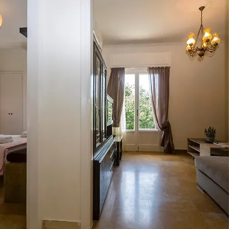 Garitsa Nest Apartmán *